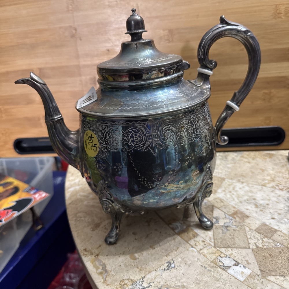 Beautiful Vintage Silver plate Teapot (1)